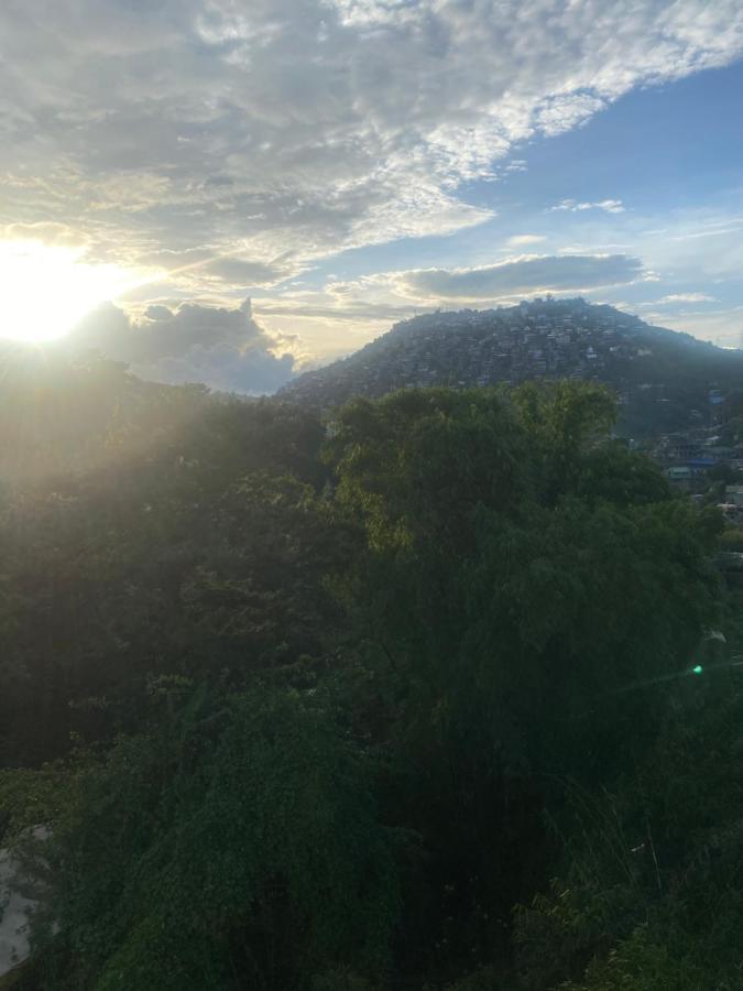 Courtyards Peak-Corner Pinestay - At Goshenland Baguio バギオ エクステリア 写真