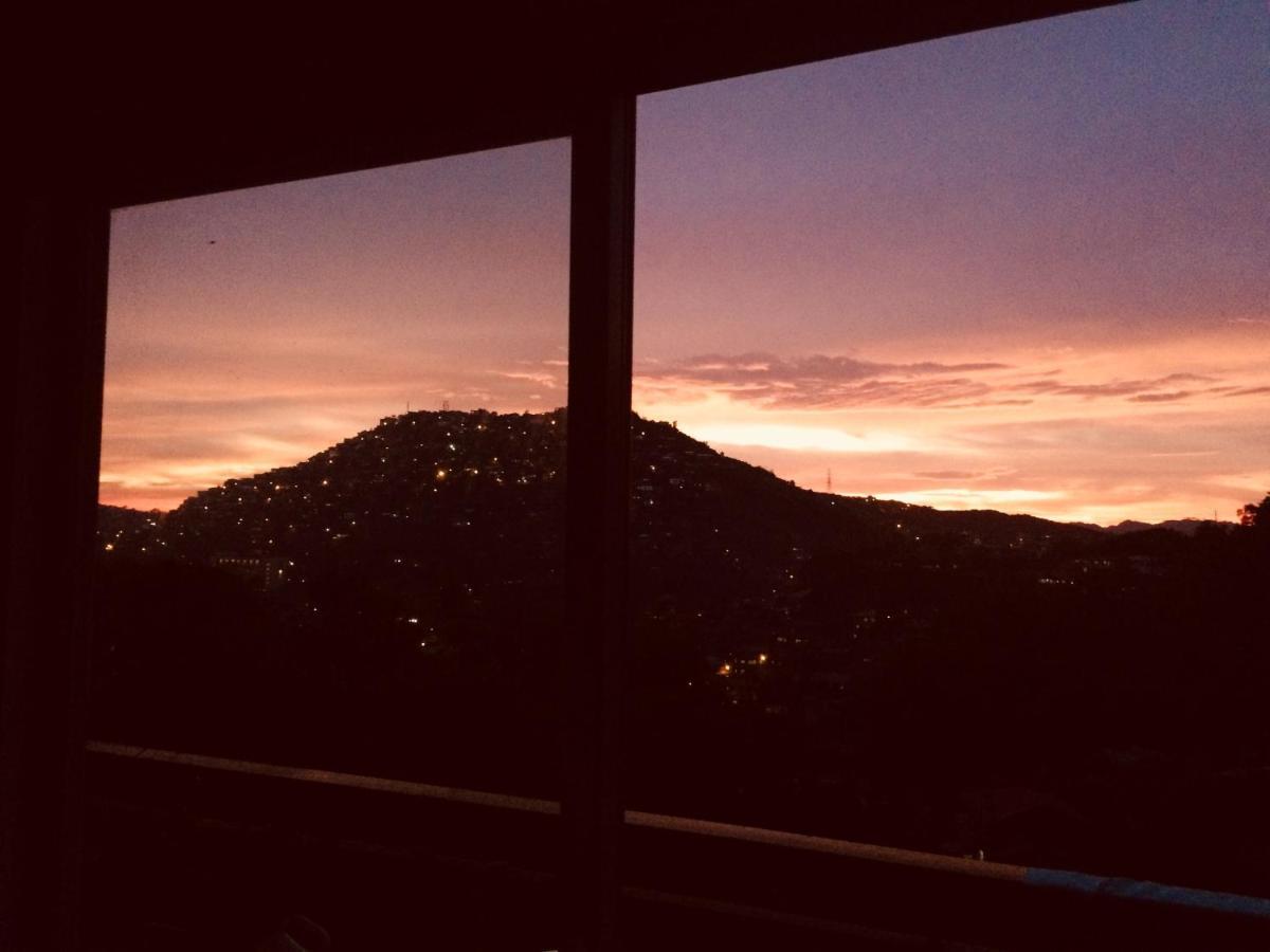 Courtyards Peak-Corner Pinestay - At Goshenland Baguio バギオ エクステリア 写真